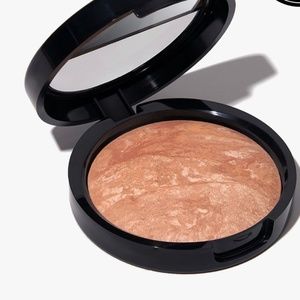 Laura Geller Baked Balnce&Brghtn Foundation Light